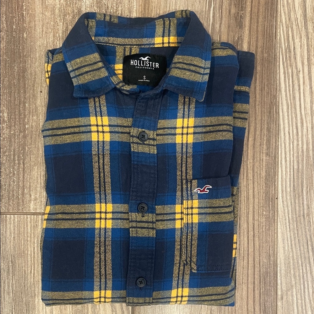 Hollister Men's Small Navy and Mustard Plaid Long Sleeve Shirt
